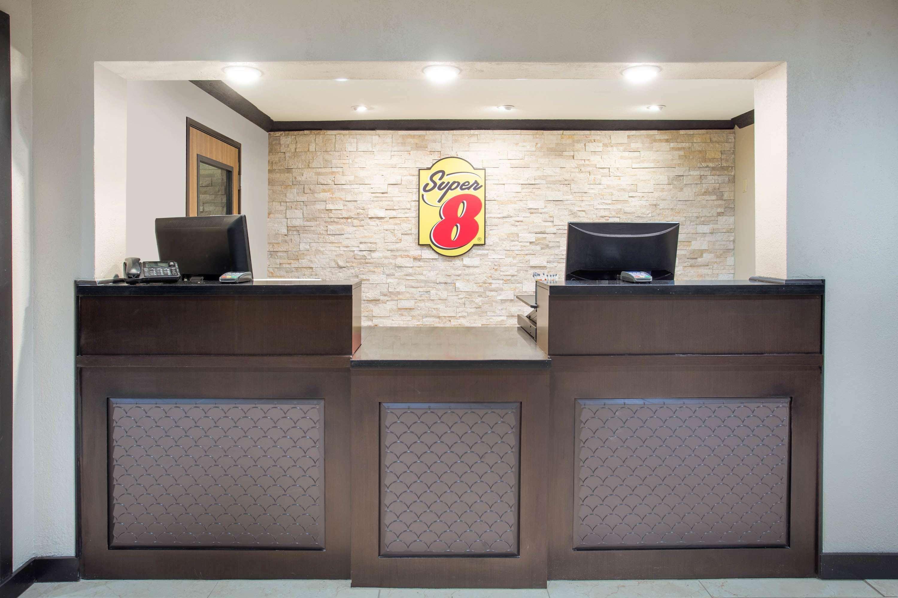Hotel Super 8 By Wyndham Billings Extérieur photo