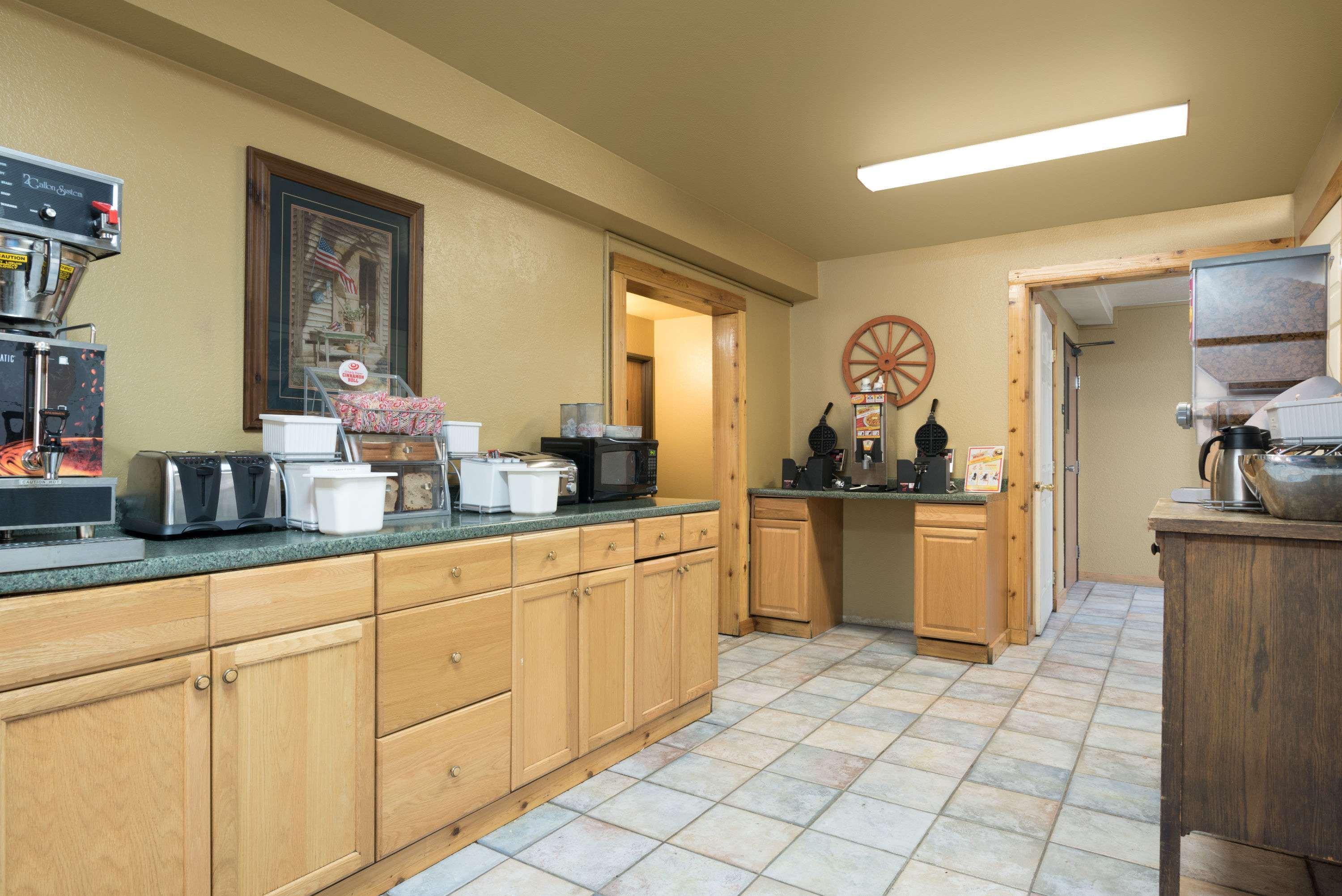 Hotel Super 8 By Wyndham Billings Extérieur photo