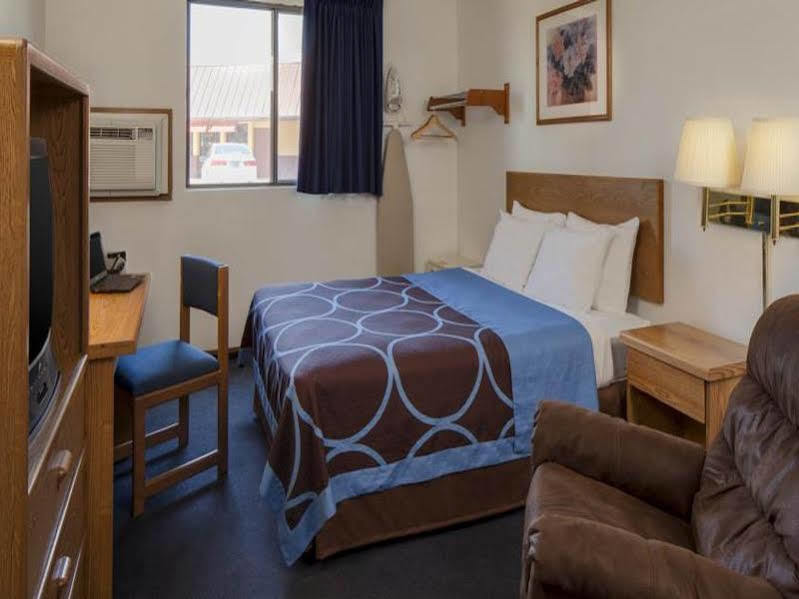 Hotel Super 8 By Wyndham Billings Extérieur photo